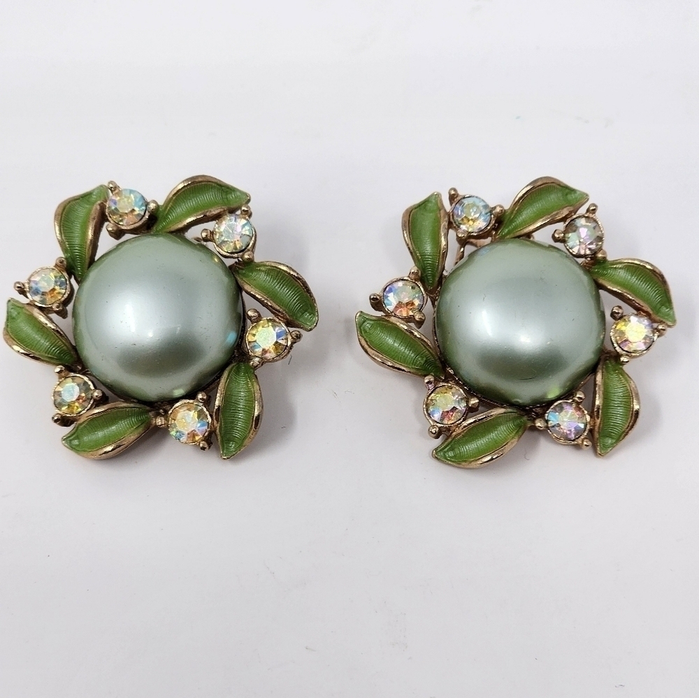 VINTAGE GREEN RINESTONE CLIP-ON EARRINGS - Picture 4 of 4